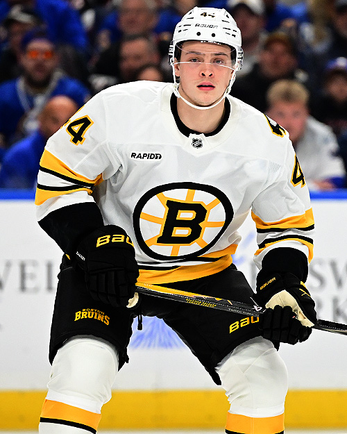 James Hagens en action avec les Bruins