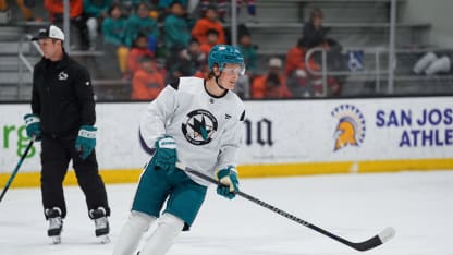 Ivar Stenberg à l'entraînement avec les Sharks